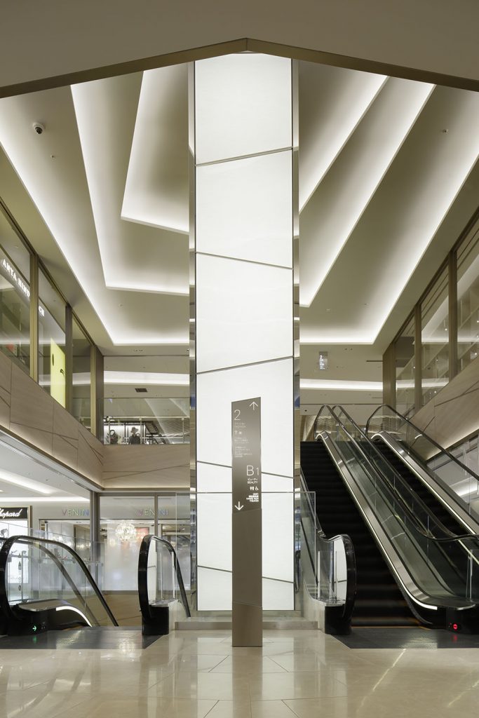 GINZA SIX 商業エリア サイン計画 | Works | J.F.design - 株式
